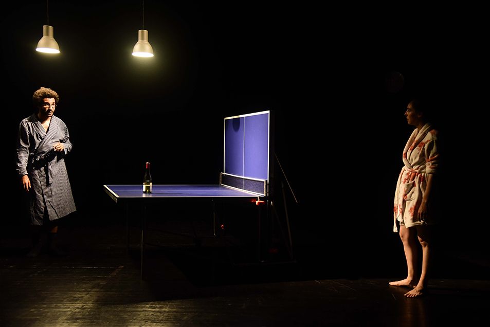Deux robes de chambre, une table — Ping Pong